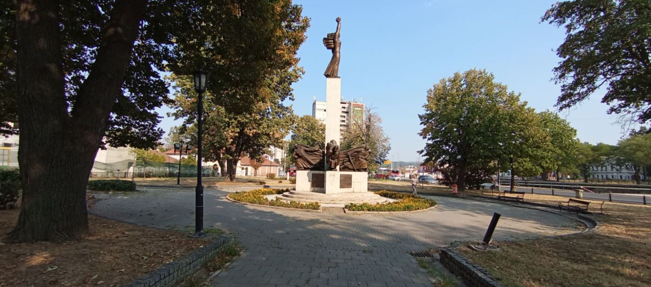 Mali park i Spomenik palim Šumadincima Kragujevac