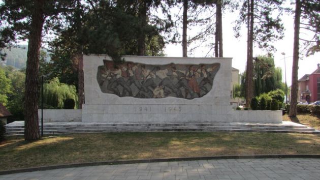 Gradski park i spomenik Revoluciji Ivanjica